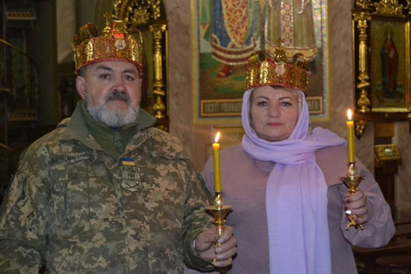 На Тернопольщине обвенчались воин ВСУ и волонтер
