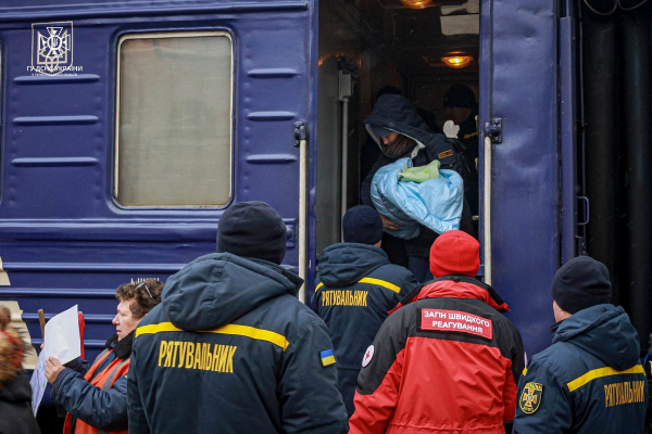 На Тернопольщине прибыл поезд с эвакуированными жителями К неччины