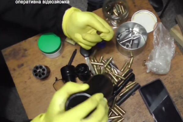 На Тернопольщине поймали одессита, который торговал оружием через военные аукционы