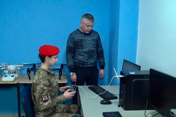 На Тернопольщине открыли первый в Украине учебный центр управления дронами
