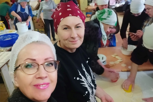Народная артистка Украины сейчас в Чорткове печет пирожки для наших защитников