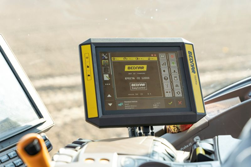 Новый стандарт производительности: BEDNAR EFECTA CE 12000 — эффективная сеялка для больших площадей