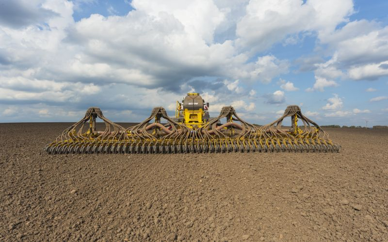 Новый стандарт производительности: BEDNAR EFECTA CE 12000 — эффективная сеялка для больших площадей