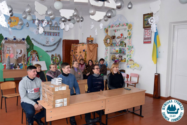 Пять ноутбуков получили работники НВК в Шумской общине