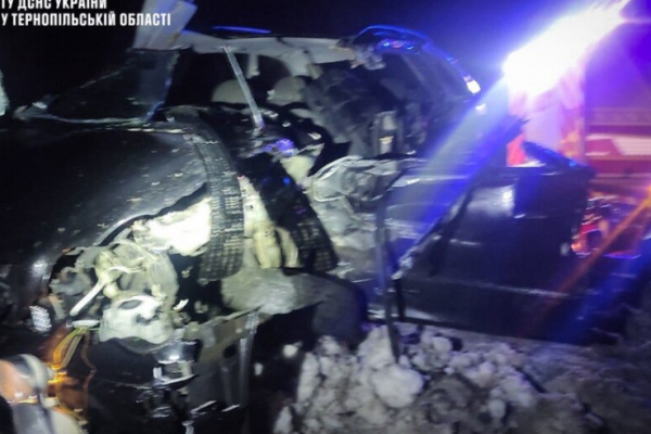 Вблизи Тернополя столкнулись грузовик и две легковушки: есть травмированные