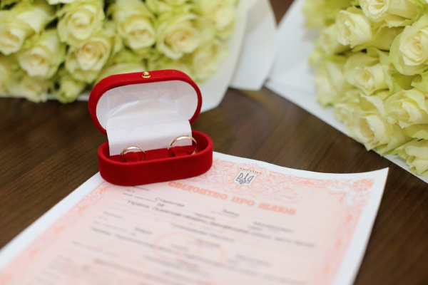 Преодолел сотни километров: в Тернополе поженились в военнослужащие