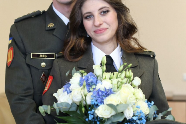 Продолжал сотни километров: в Тернополе поженились военнослужащие
