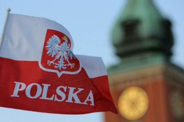 Польша прекратит помощь украинским беженцам с 2024 года, - Bloomberg