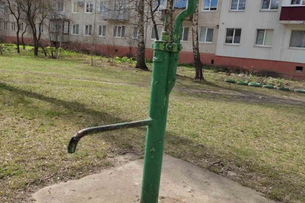 Разбили фонтан и поломали колонку-качалку: вандалы в Тернополе