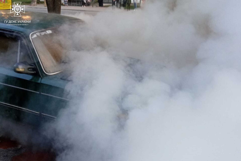 Пожар в Тернополе: среди дороги на Крушельницкой горел автомобиль