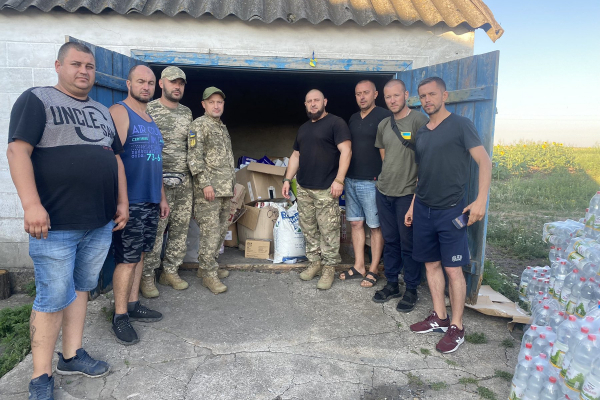 Работники КП «Добробут» из Збаража везут продукты и амуницию защитникам