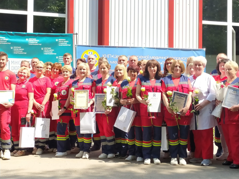Работников скорой поздравили в Тернополе ко Дню экстренной медицины