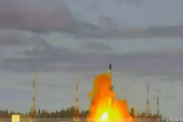 Россияне запустили "междуконтинентальную" ракету: Путин говорит, что аналогов нет и угрожает