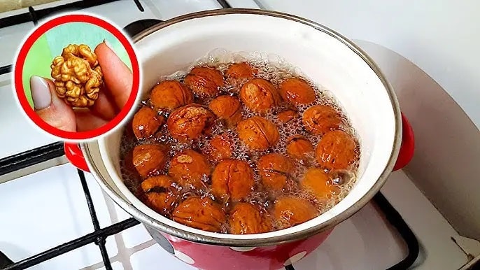 Садовник открыл три