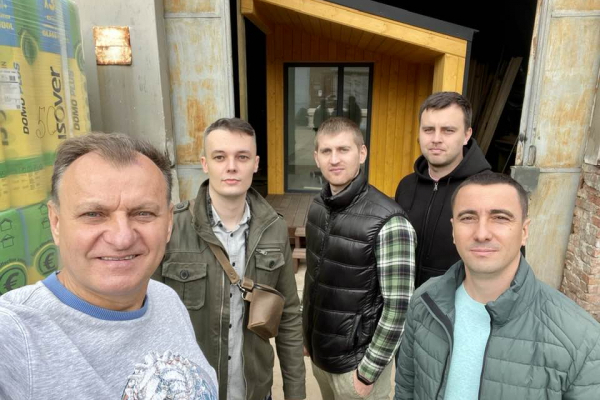 Тернопольские предприниматели изготовили десять домиков для пострадавших от последствий войны
