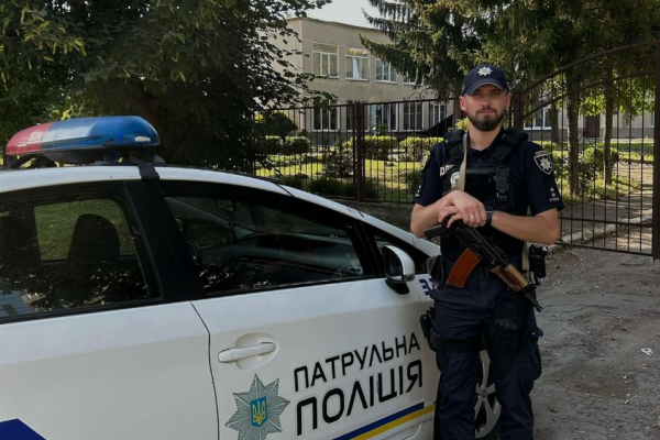 Тернопольские полицейские каждое утро патрулируют на дорогах возле детсадов//></p>
<p> Фото из сети Интернет</p><!-- adman_adcode (middle, 1) --><script async src=