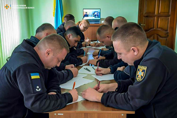 Тернопольские спасатели присоединились к написанию Радиодиктанта национального единства