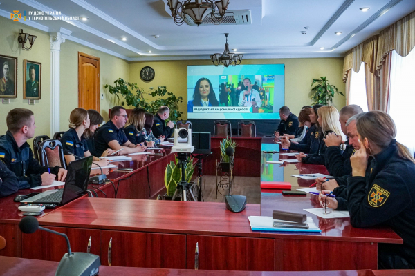 Тернопольские спасатели присоединились к написанию единства