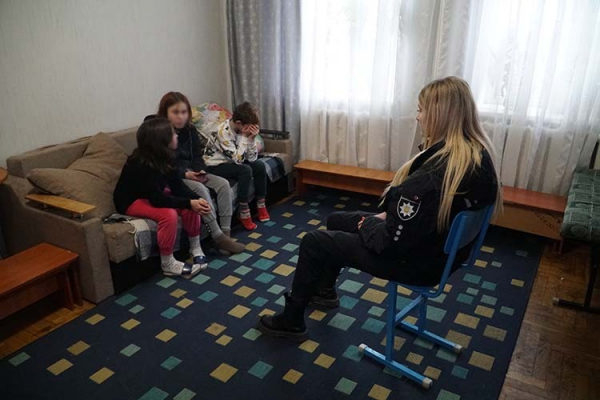 Трое детей сбежали от нетрезвых родителей в Тернополь из Хмельнитчины