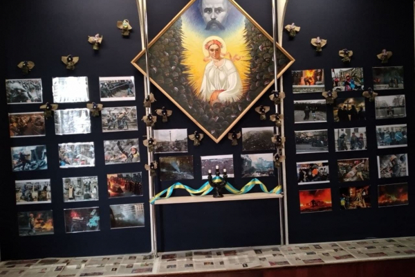 В Борщевском музее проходит выставка «Майдан Достоинства в фотографиях»