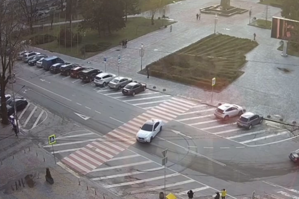 В центре Тернополя молодой водитель нарушал правила: парень дрифтовал на BMW