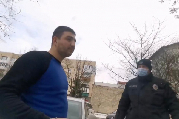 В Чертке общественные активисты задержали пьяного правоохранителя, который был за рулем автомобиля