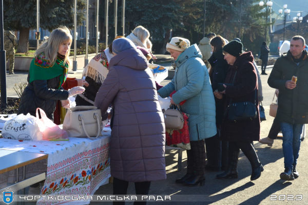 В Чорткове на благотворительной ярмарке собрали средства для ВСУ