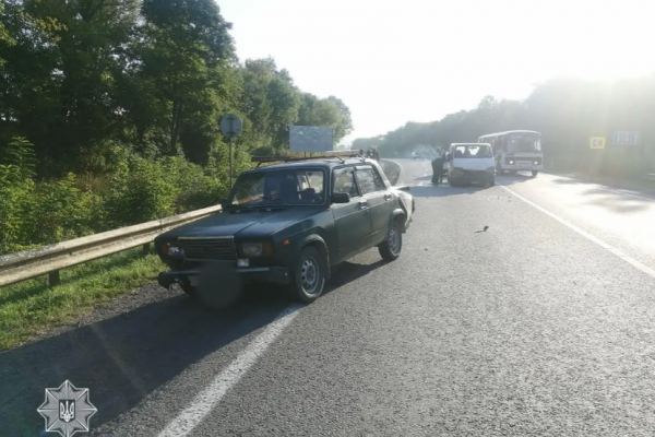 В ДТП на Тернопольщине столкнулись три авто – движение затруднено