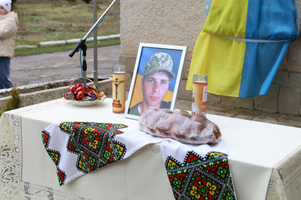 В Копычинецкой общине открыли мемориальную доску военному Андрею Крушельницкому