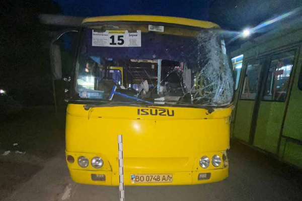 В Тернополе авария с пострадавшими : столкнулись троллейбус и маршрутка