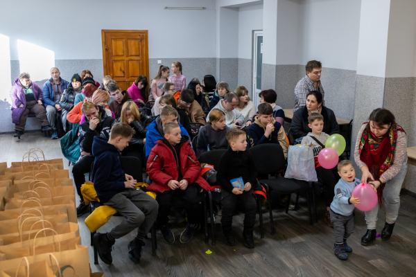 В Тернополе дети с инвалидностью и воспитанники детдома получили помощь от благотворителей из Норвегии