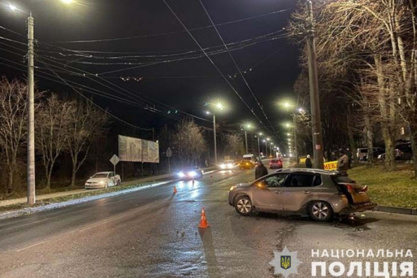 В Тернополе двухлетний ребенок попал в ДТП, где столкнулись три авто
