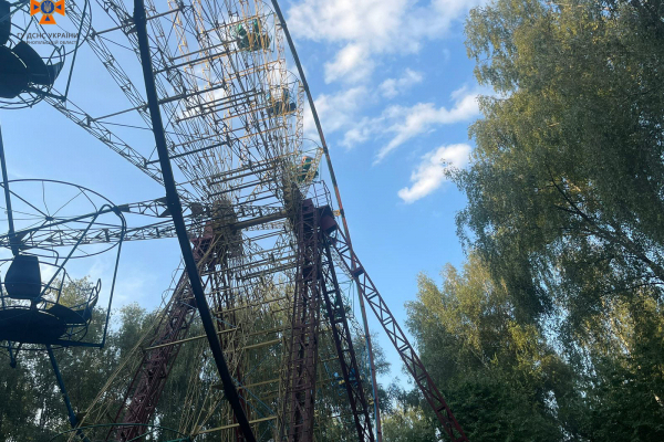 В Тернополе двое детей застряли на &quot ;Чертовом" колесе