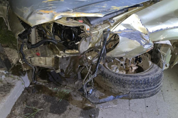 В Тернополе п водитель избил чужие авто и рекламное сооружение 