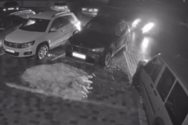 В Тернополе ищут виновника ДТП, который ударил припаркованное авто и поехал дальше: розыск