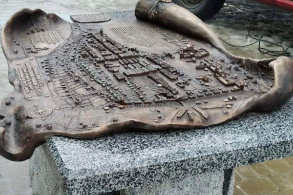 В Тернополе открыли бронзовую скульптуру исторической части города