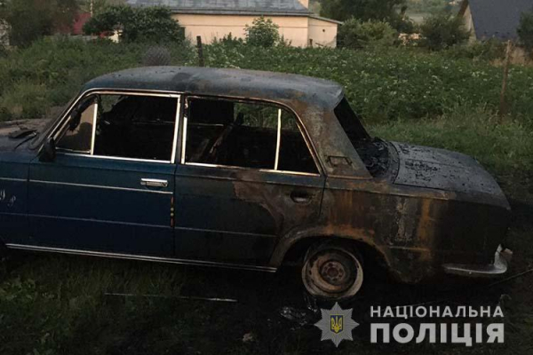 В Тернополе ночью мужчина из-за любви к девушке сжег чужой автомобиль