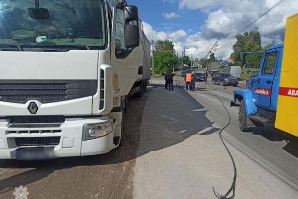 В Тернополе водитель на грузовике сбил электросопротивление