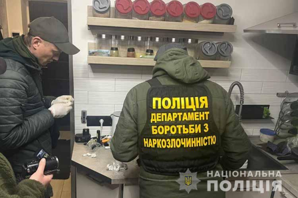 В Тернополе задержали преступную организацию, продававшую наркотики через телеграмм-каналы