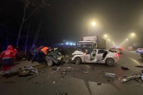 В Тернополе столкнулись BMW, Mercedes и ВАЗ: один водитель погиб