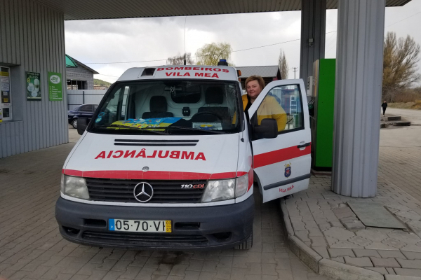 Украинцы из Погртугалии и Польши передали автомобиль скорой медике 24 бригады