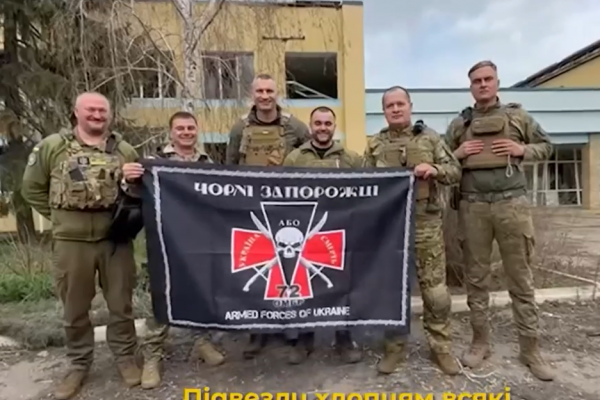 «Украинская команда» привезла на передовую беспилотники для «Черных Запорожцев»