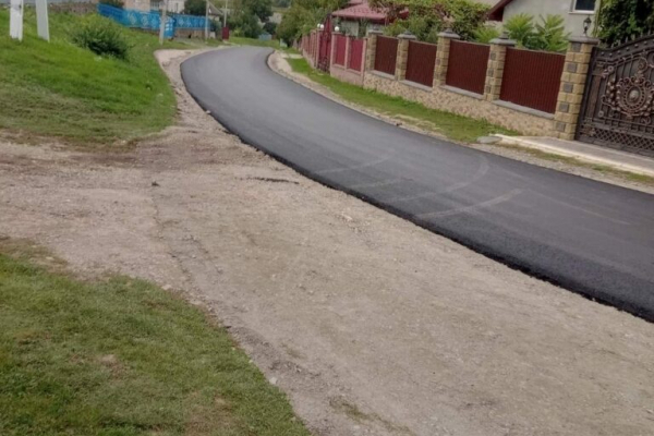 В Трибуховской общине продолжаются работы по благоустройству по восстановлению дорожного покрытия улиц