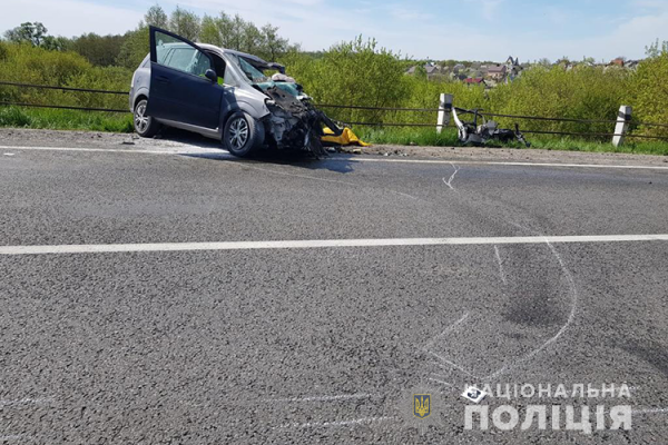 Грузовик и легковушка : в ДТП возле Тернополя смертельная авария (Фото)