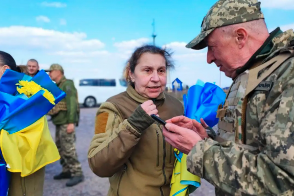 Большой обмен пленными: домой возвращаются 100 украинцев