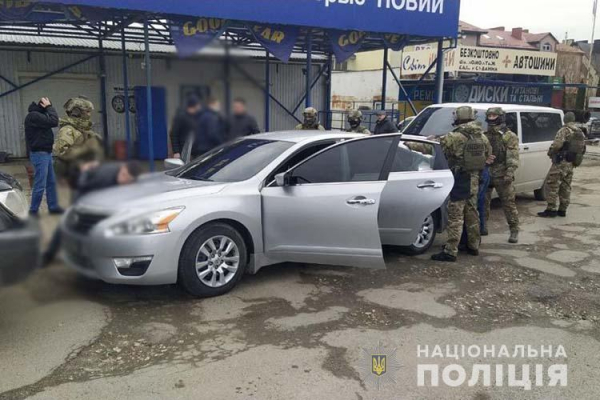 Отгибали окна и лезли: тернопольские правоохранители задержали двух одесских домушников