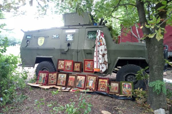 Спасенные иконы из разбомбленного храма в Лисичанске привезли в Катедру в Тернополь