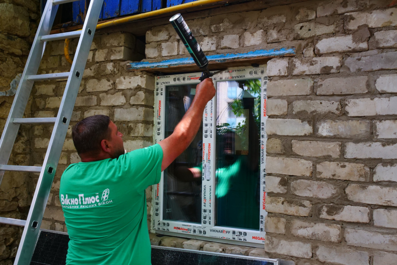 Уже 18 домов полностью восстановили в Херсонской области строители из Тернопольской области