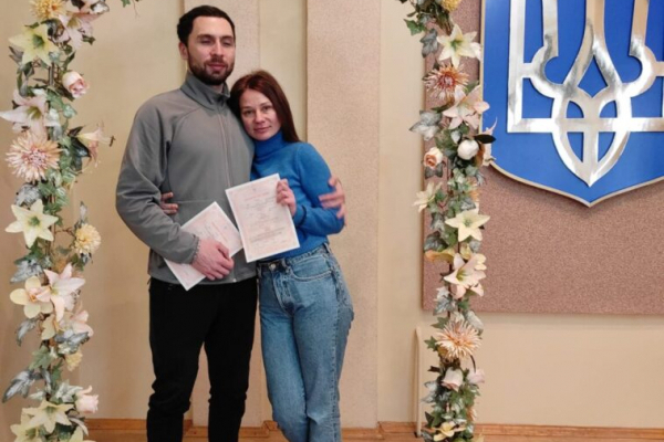 Жизнь продолжается: в Бережанах поженились два переселенца из Харькова и Киева