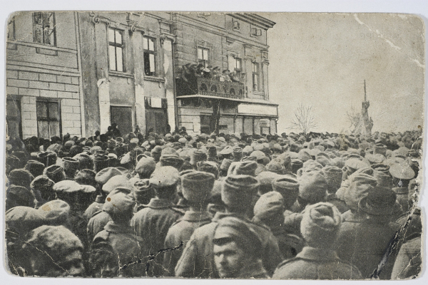 Найдены уникальные фото Тернополя периода 1914-1917 /></p>
<p> Солдаты Российской империи на улицах Тернополя, 1917 г. </p>
<p><img class=